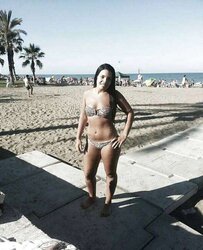 Seys chicks in swimsuit