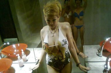 Pattaya bar and showcase chicks