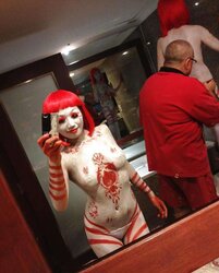 Pattaya bar and showcase chicks