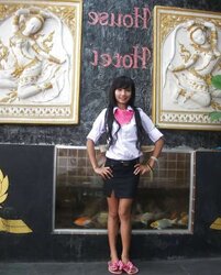 Pattaya bar and showcase chicks