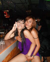 Pattaya bar and showcase chicks