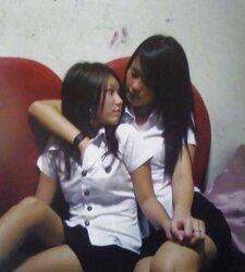 Pattaya bar and showcase chicks