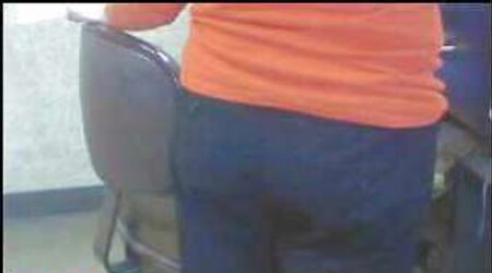 Sate Comment:24yo co-workers booty and clevage