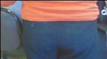 Sate Comment:24yo co-workers booty and clevage