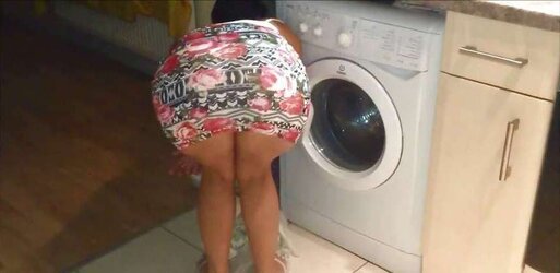 UPSKIRT G-STRING ENORMOUS BUTT MINI MINISKIRT CANDID VOYEUR HIDDEN CAMER