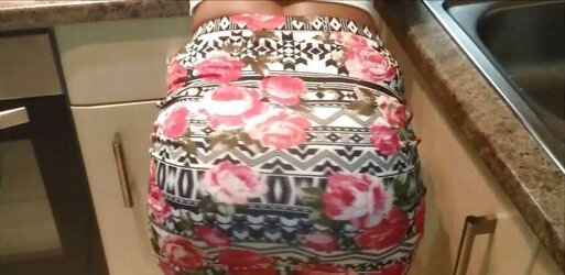 UPSKIRT G-STRING ENORMOUS BUTT MINI MINISKIRT CANDID VOYEUR HIDDEN CAMER