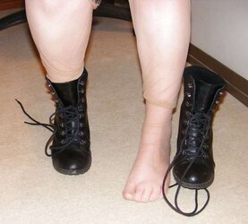 Trampy secretary in torn pantyhose