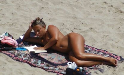 Hotlegs-beach glance