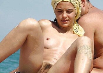 Hotlegs-beach glance