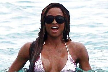 Celeb wardrobe malfunction vol II. upskirt down half-top