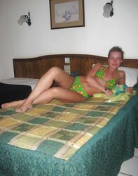 Ein junges geiles Paar fotografiert die intimen Spiele