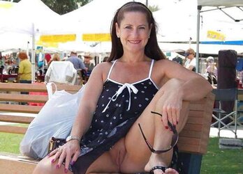 Upskirt and vag on demonstrate. Yummy!