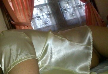 KENIKMATAN SEKS DENGAN SATIN
