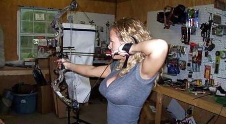 FEMALES OF METAL!