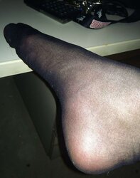 Das rote Kleid und Strumpfhosen