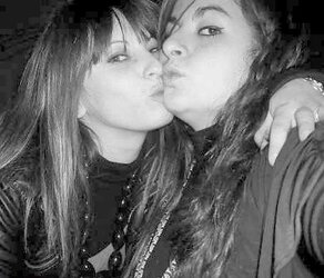 Ma 3ieme cousine,my three cousin coment