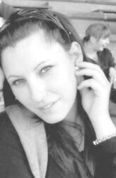 Ma 3ieme cousine,my three cousin coment