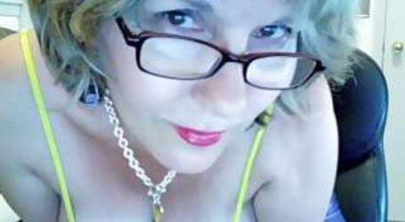 Raquel ryan hottest mature model on cams