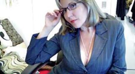 Raquel ryan hottest mature model on cams