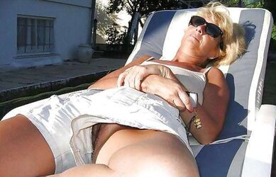 Uber-Cute moms spied by bad sons