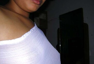 DESI AUNTY- SAREE SANS FACE