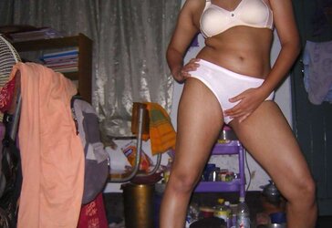 DESI AUNTY- SAREE SANS FACE