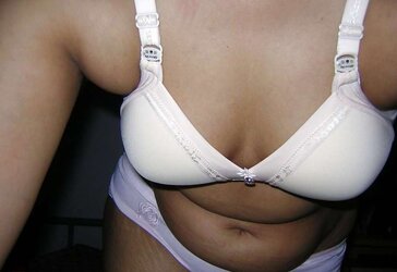 DESI AUNTY- SAREE SANS FACE