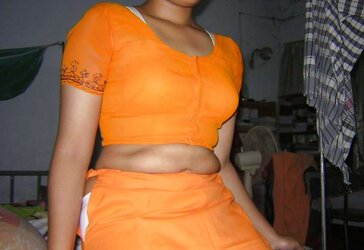 DESI AUNTY- SAREE SANS FACE