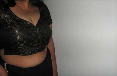 DESI AUNTY- SAREE SANS FACE