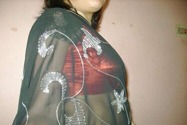 DESI AUNTY- SAREE SANS FACE