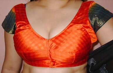 DESI AUNTY- SAREE SANS FACE