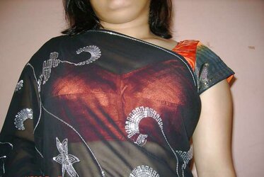 DESI AUNTY- SAREE SANS FACE