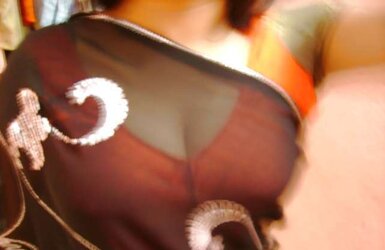 DESI AUNTY- SAREE SANS FACE