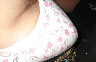DESI AUNTY- SAREE SANS FACE