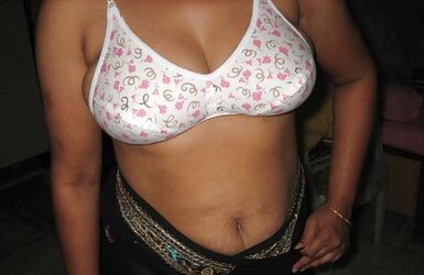 DESI AUNTY- SAREE SANS FACE