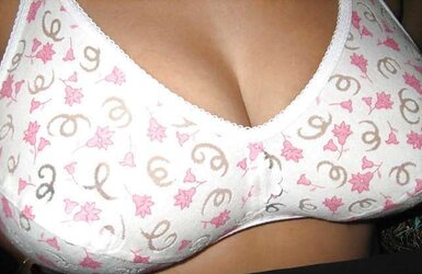 DESI AUNTY- SAREE SANS FACE