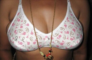 DESI AUNTY- SAREE SANS FACE