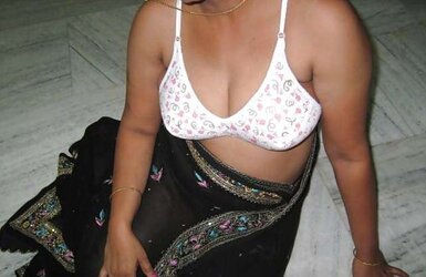 DESI AUNTY- SAREE SANS FACE