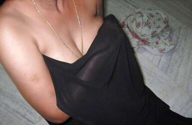 DESI AUNTY- SAREE SANS FACE