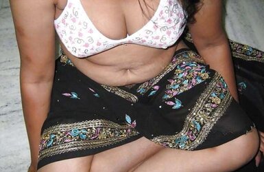 DESI AUNTY- SAREE SANS FACE
