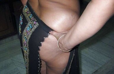 DESI AUNTY- SAREE SANS FACE