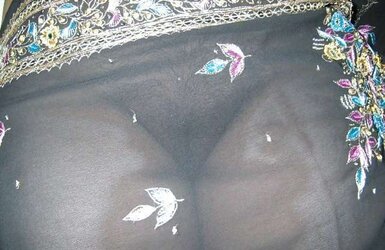DESI AUNTY- SAREE SANS FACE