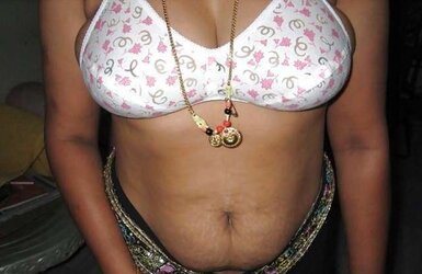 DESI AUNTY- SAREE SANS FACE