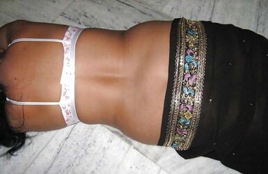 DESI AUNTY- SAREE SANS FACE