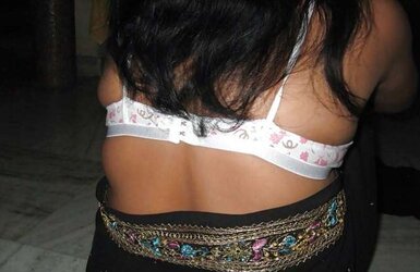 DESI AUNTY- SAREE SANS FACE