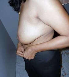 DESI AUNTY- SAREE SANS FACE