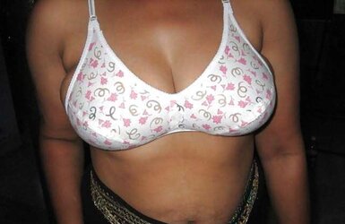 DESI AUNTY- SAREE SANS FACE