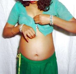 DESI AUNTY- SAREE SANS FACE