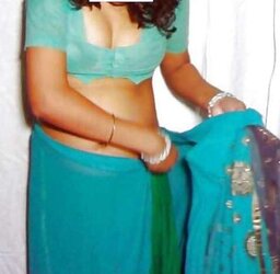 DESI AUNTY- SAREE SANS FACE