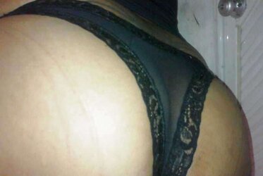EL BUTT DE UNA COJE AMIGA